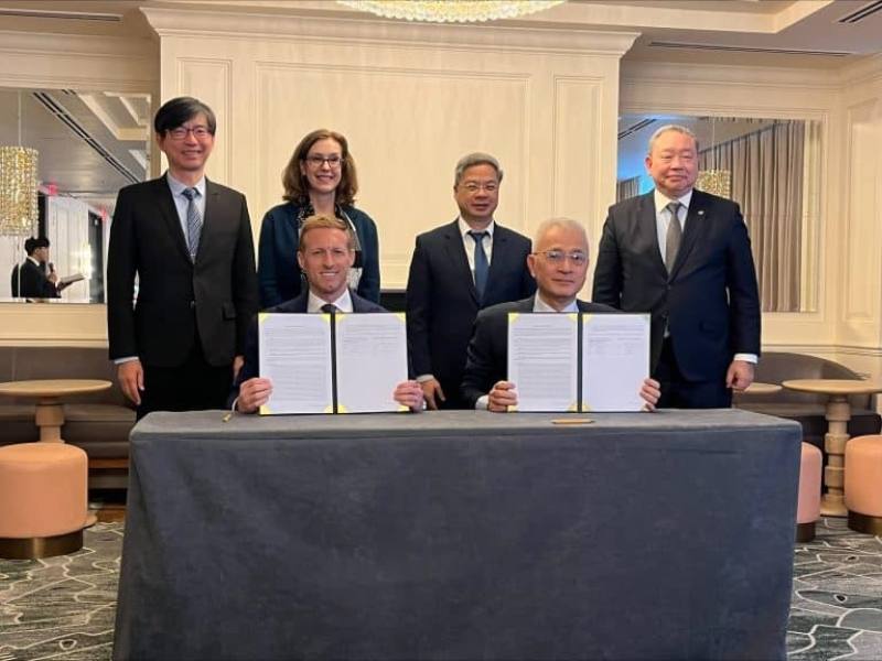 Taiwanese and American representatives pose for a photo after signing a cybersecurity collaboration agreement in Washington on Tuesday. Photo courtesy of the Association for Uncrewed Vehicle Systems International