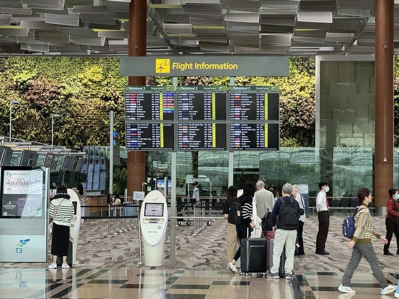 印度出現立百病毒病例後，新加坡加強防疫措施，包含機場將設置體溫篩檢站強化防疫工作。圖為新加坡樟宜機場一隅。中央社記者吳昇鴻新加坡攝