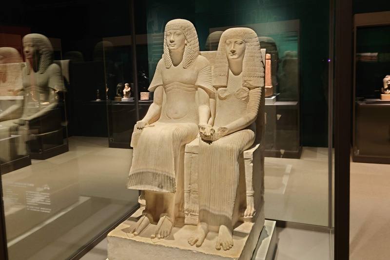 奇美博物館與大英博物館共同合作推出年度特展「埃及之王：法老」，29日將正式開展，28日開幕記者會搶先曝光展區，珍貴展品包含「未來的國王霍朗赫布及妻子的雕像」。中央社記者楊思瑞攝