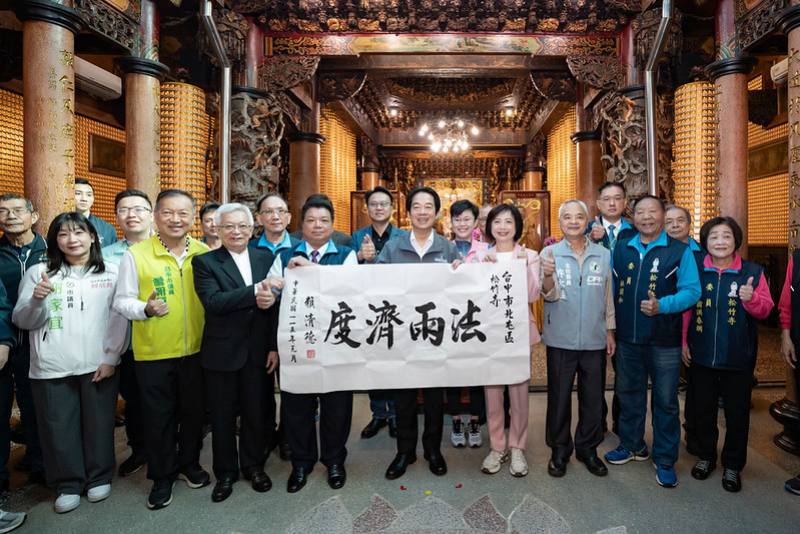 賴清德總統29日上午前往臺中「松竹寺」參香祈福