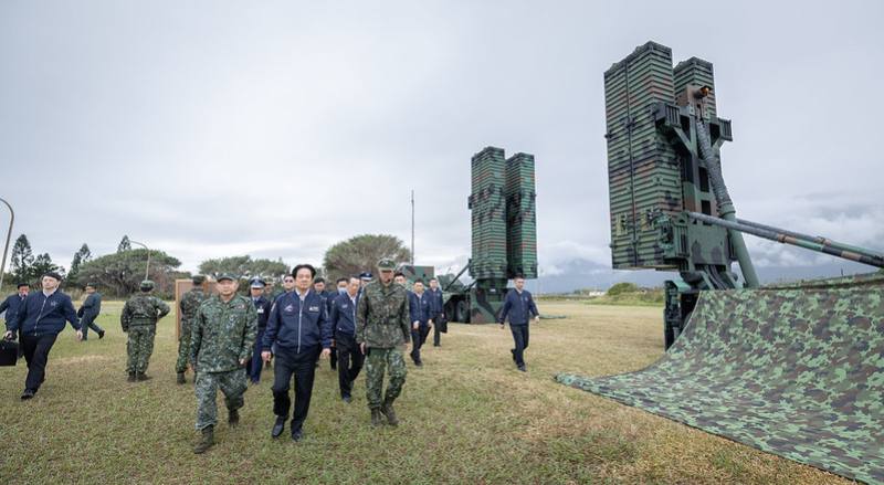 賴清德總統今（30）日上午前往花蓮勗勉「空軍792旅第613營2連」、「海軍海鋒7中隊」及「陸軍花東防衛指揮部」