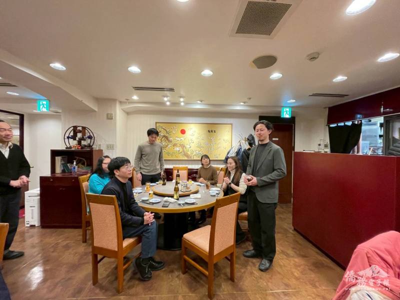 兩位新成員(站立者)加入青年部