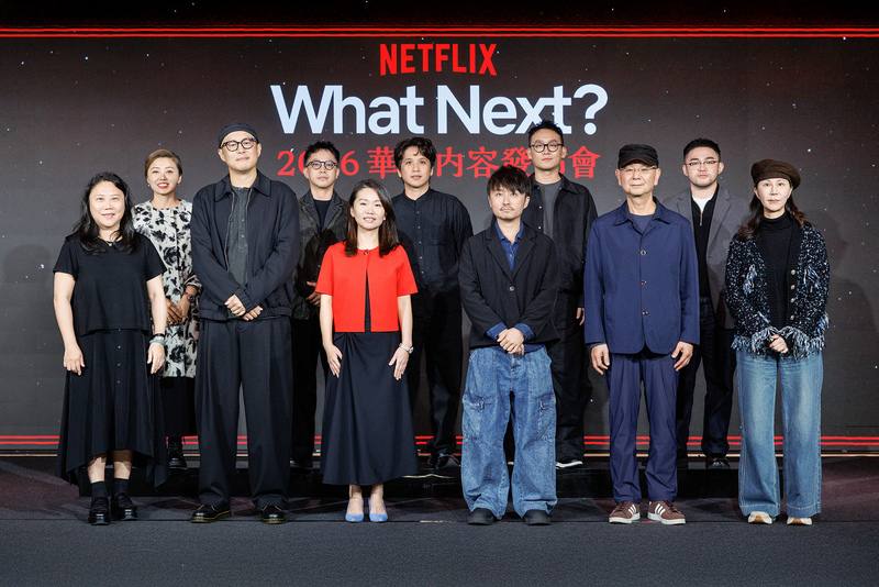 影音串流平台Netflix於29日發布2026年5部重點華語戲劇，包含「百萬人推理」、「乩身」、「沉默的審判」、「黑白清道夫」與「急診室的奇蹟」，5劇主創團隊和Netflix華語內容總監黃怡玫（前左3）29日同台出席發布會。（Netflix提供）