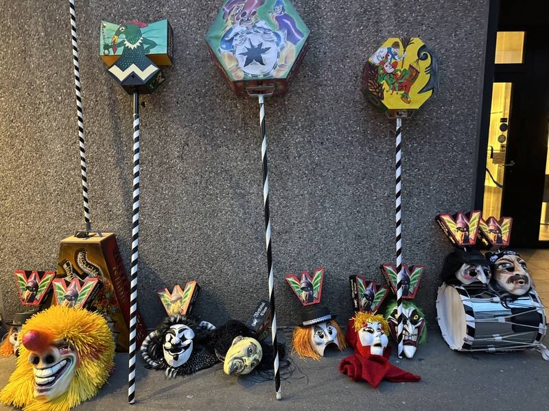 瑞士巴塞爾狂歡節的裝飾品大多是傳統老物，燈籠與面具是文化傳承的重要元素，按最新規定，室內裝飾品須具備不易燃性。攝於2025年3月10日。