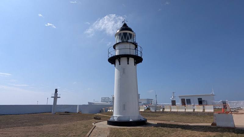 全國歷史最悠久的漁翁島燈塔（西嶼燈塔）本體修復工程已完成，交通部航港局30日宣布，預計1月31日起重新開放，歡迎遊客造訪。（交通部航港局提供）