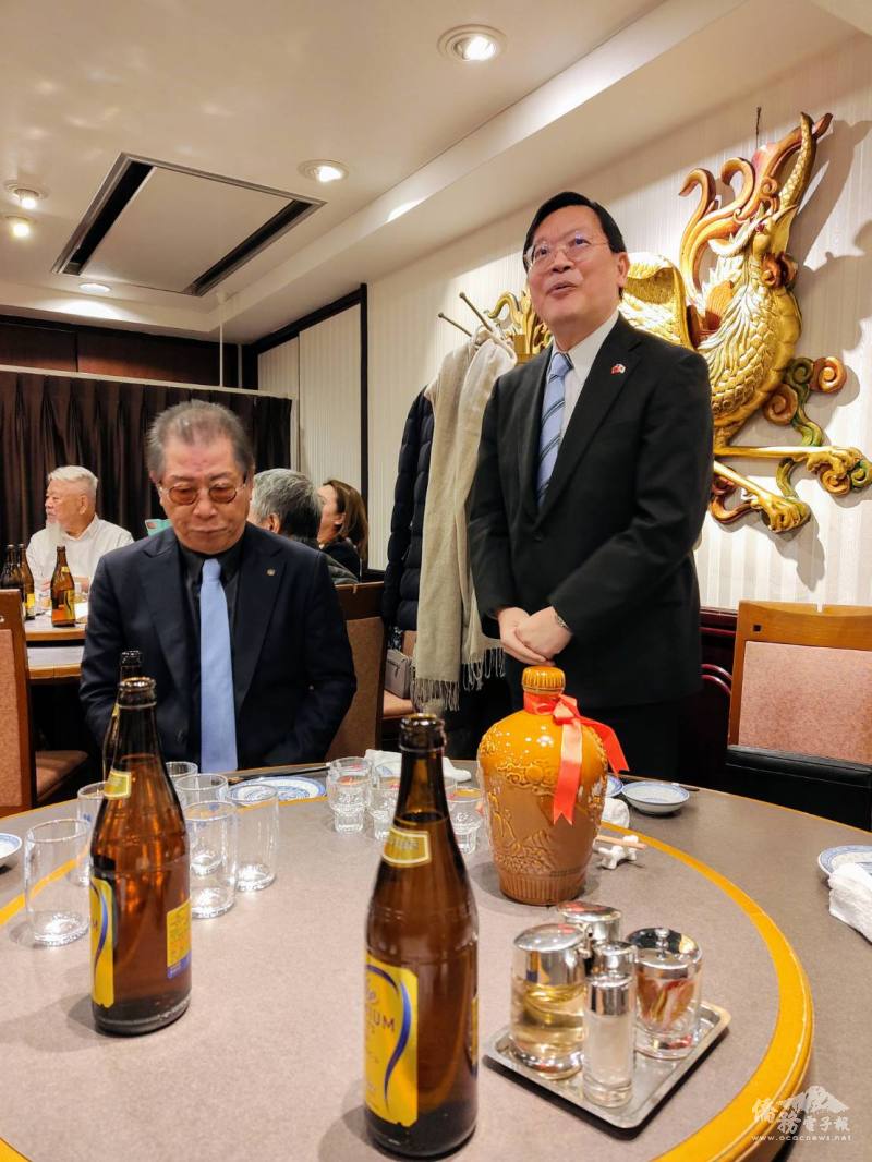 駐大阪辦事處處長洪英傑祝福大家新年快樂