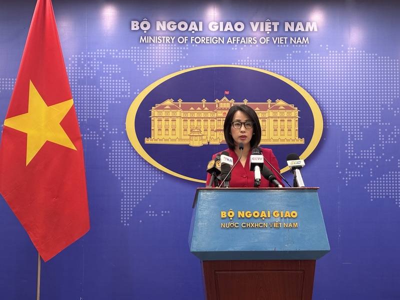 越南外交部發言人范秋姮29日在記者會中針對伊朗與美國一觸即發的緊張關係進行回覆。她呼籲雙方克制，避免局勢升溫。此外，她談及歐盟與越南關係，表示雙邊將繼續深化，增強政治互信。中央社記者曾婷瑄河內攝
