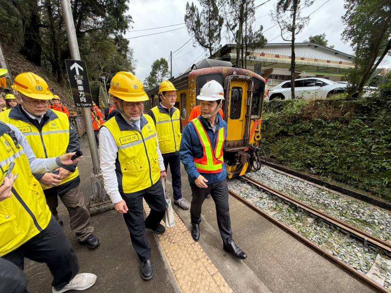 伍次長視察平溪線運轉情形