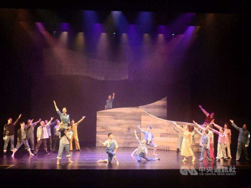 圖為連江縣政府製作音樂劇「馬祖心情記事」第7部「拍楸」，去年在馬祖南竿首演。（中央社檔案照片）