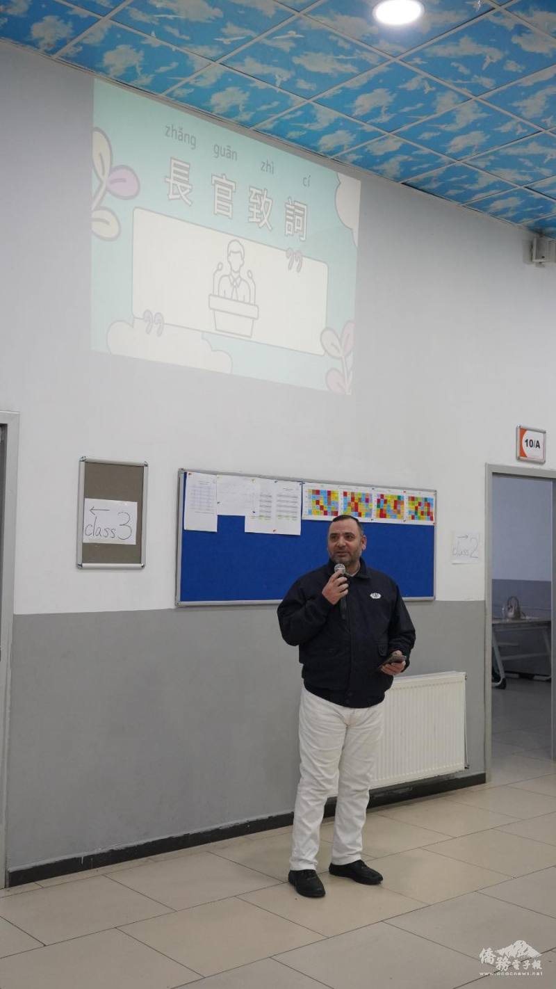 滿納海學校校長穆尼爾歡迎師生與線上學伴們到訪