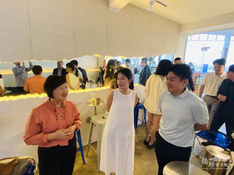 徐佳青與第一線急難救助志工面對面交流