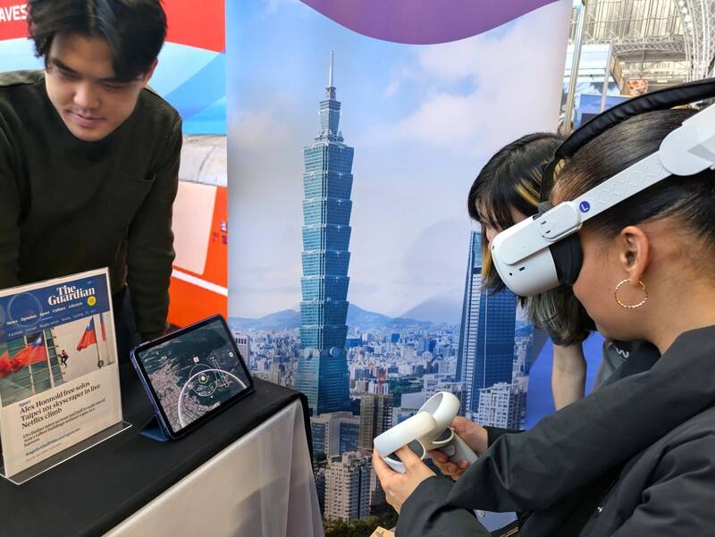 台灣今年在「倫敦旅展」緊抓美國自由攀岩好手霍諾德赤手登頂台北101國際話題，在台灣館推出VR體驗，民眾可虛擬攻頂台北101，並感受城市垂直景觀震撼。