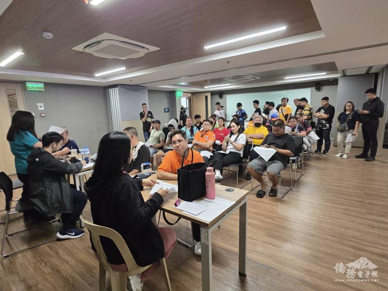 菲華打火兄弟、眷屬及社會熱心人士排隊捐血