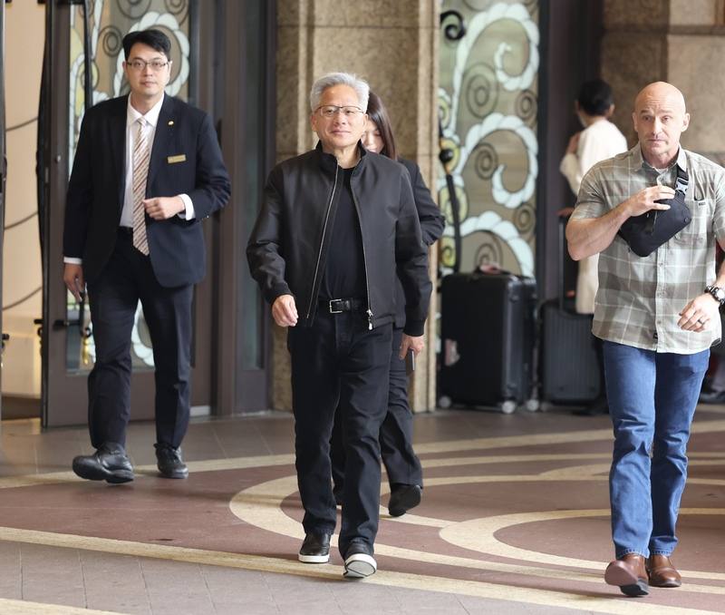 Nvidia Corp. CEO Jensen Huang (center) on Sunday in Taipei. CNA photo Feb. 1, 2026