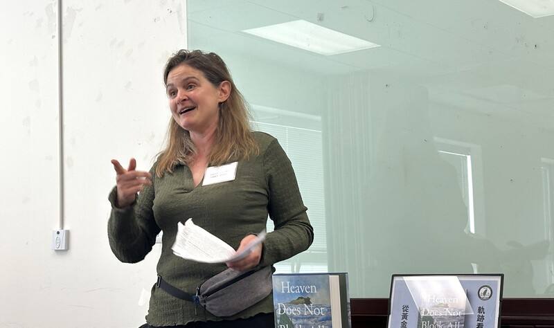 American author Anna Beth Keim shares her book’s content with members of the Taiwanese community in the U.S. on Saturday. CNA photo Feb. 1, 2026