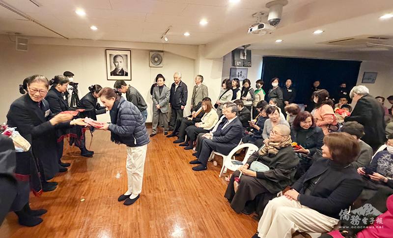 每位參與者皆獲贈特製的「福慧紅包」