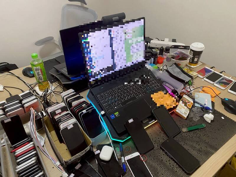 台中市林姓男子成立系統商，利用星鏈低軌衛星網路服務與深偽技術，與詐欺機房合作騙取民眾個資後盜取存款，檢警將林男等4人查緝到案，並查扣手機等犯案工具。（民眾提供）