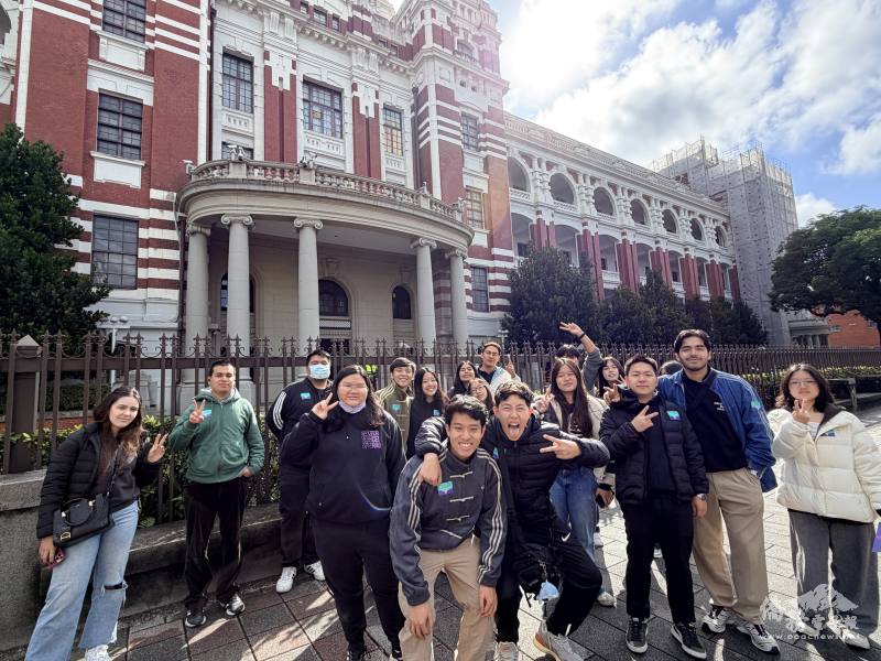 Visit the Presidential Office Building