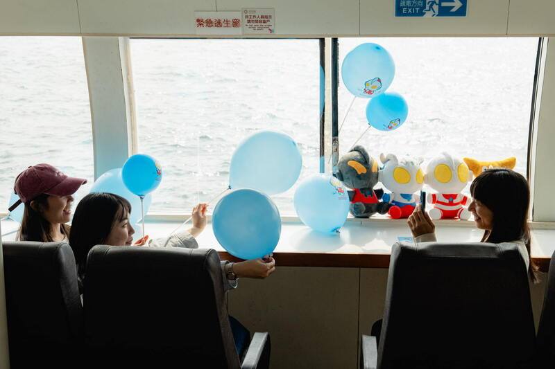 2026高雄燈會主題IP「超人力霸王」7日登場，高雄市政府推出「文化遊艇賞IP船班」，邀旅客從海上近距離感受角色魅力，3日起開放預訂。（高雄市政府文化局提供）