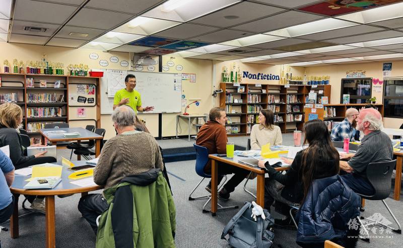 葉劉崑勉勵初級零起點班學生認真學習