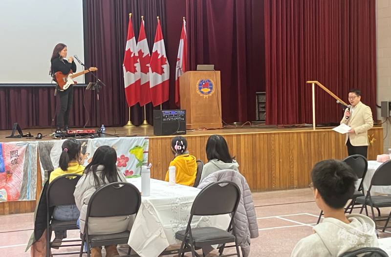 藍柏青歡迎音樂家Eunice Kaiten蒞臨，期盼學員在本次交流中能有所收穫