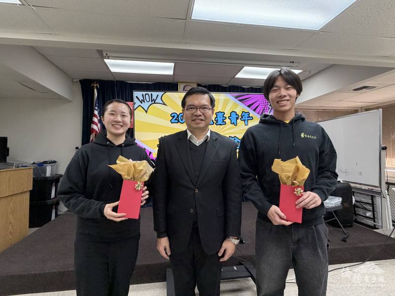 王偉讚感謝兩位志工分享親身經驗，讓新學員與家長了解活動的實際收穫