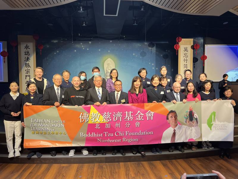 臺灣華語文學習中心（TCML）揭牌儀式貴賓學員合影。