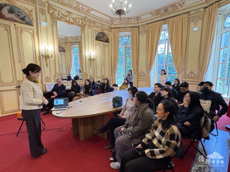 駐法國大使郝培芝出席法國臺灣青商會及法國臺灣女力新知會主辦的「2026臺灣人職涯講座暨交流酒會」活動