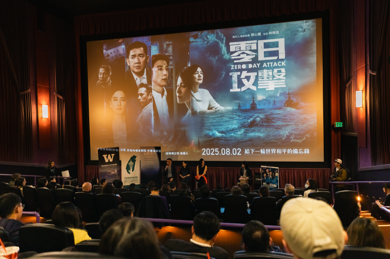 監製林錦昌、製作人鄭心媚，以及飾演總統王明芳的Janet Hsieh（謝怡芬）出席映後座談。