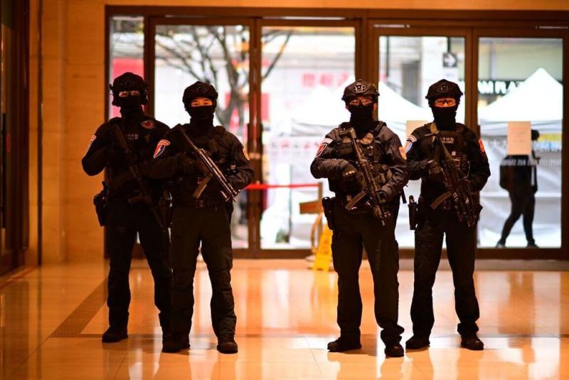 警政署4日表示，有鑒於苗栗和台南接連發生持刀傷人案，除高度肯定前線員警英勇果斷執法，也通令全國警方針對人潮聚集處所增加巡邏密度。（警政署提供）