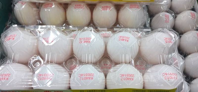 農業部預定7月1日起，針對具一定規模的連鎖餐飲店，限用洗選蛋，估計約有330家公司、逾1萬3000間連鎖門市納入管理。（中央社檔案照片）