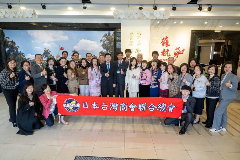 立法院副院長江啟臣今天中午款宴「日本台灣商會聯合總會回國訪問團」一行，他表示，立法院永遠是台商最堅實的娘家，並祝福訪團成員新的一年財源廣進、生意興隆。 （立法院提供）