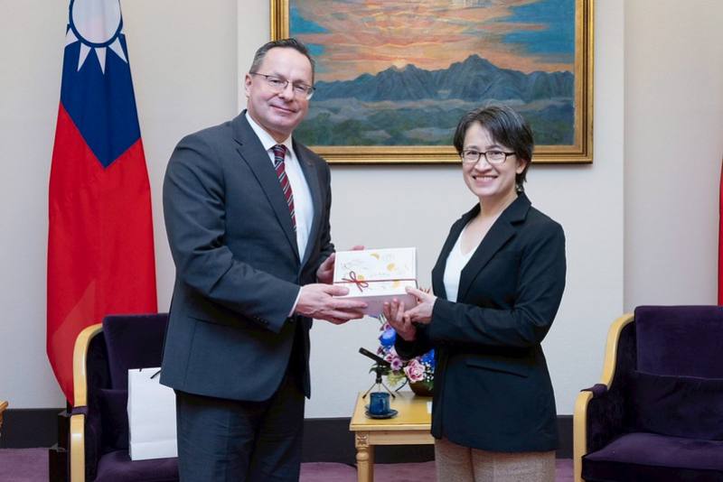 蕭美琴副總統今（5）日上午接見「中北歐國家國會議員訪問團」