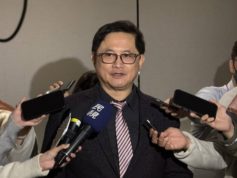 台灣玉山科技協會理事長童子賢4日出席歲末晚宴接受媒體採訪表示，若人工智慧（AI）與智慧手機結合得好，找到新賣點，就會像過去電競筆電帶動筆電熱度、比特幣掀起挖礦熱潮一樣，如同「老幹發新芽」。中央社記者吳家豪攝