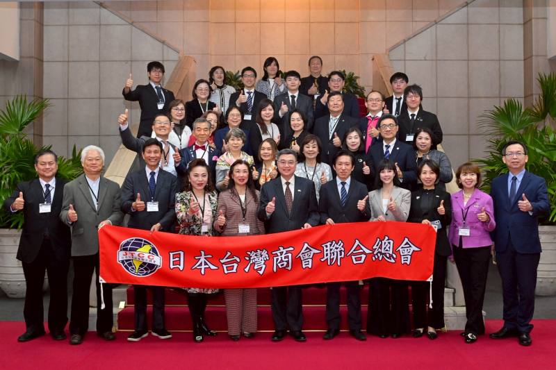 2026年2月4日行政院長卓榮泰接見「日本臺灣商會聯合總會回國訪問團」一行
