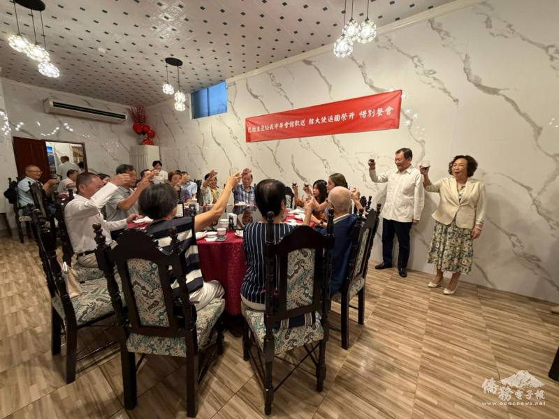 古美桂及韓志正向出席人員敬酒