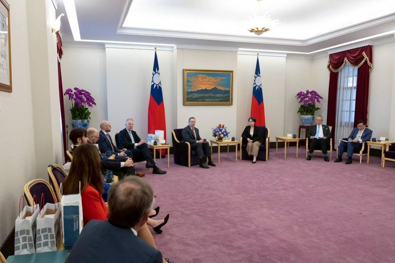 副總統接見「中北歐國家國會議員訪問團」，並相互交流