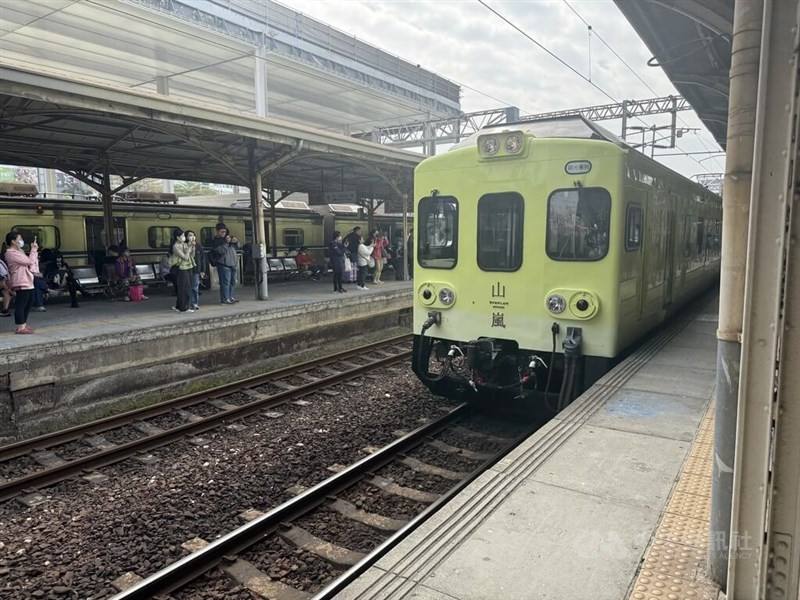A "Shanlan" tourist train arrives at Tainan Station Wednesday. CNA photo Feb. 4, 2026