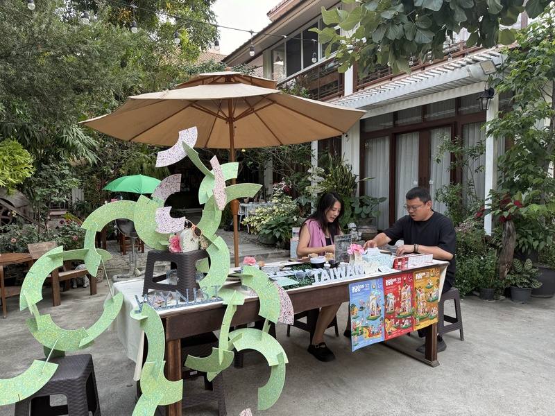 郭俞霈策劃的「ESG 創作實驗：曼谷老城文化景觀的永續再生」展覽，在曼谷老城一處華裔家族的老宅花園展出。