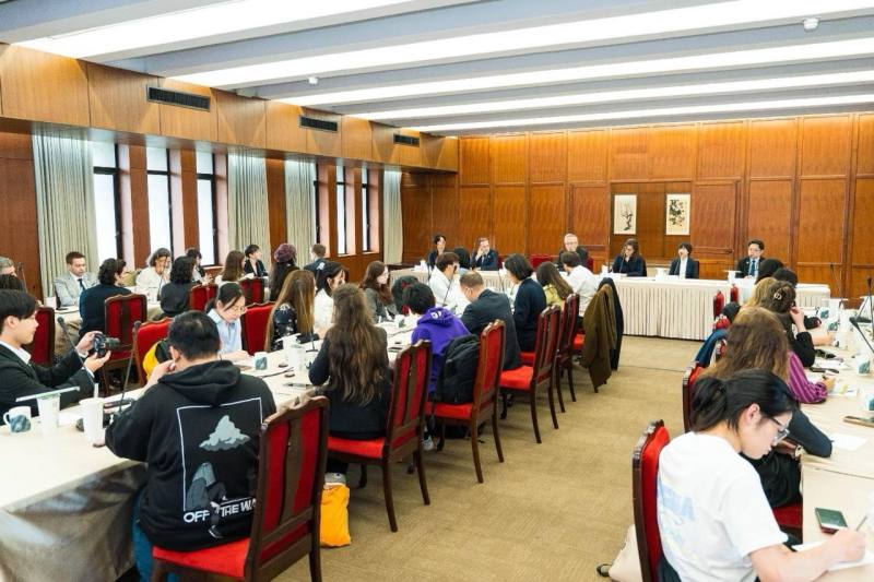 外交部政務次長吳志中與冬季學校師生座談交流