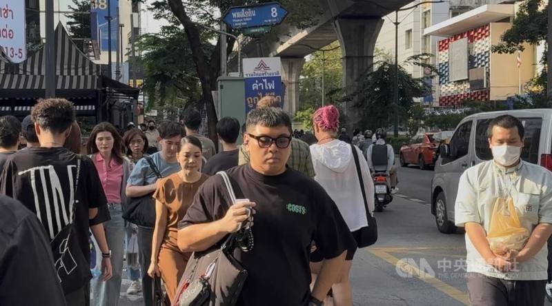 據官方統計，泰國合格選民約5300萬人，其中44至59歲的X世代及28至43歲的Y世代共逾3000萬人，這群勞動世代占選民約6成，構成影響選後政權走向的「結構性多數」