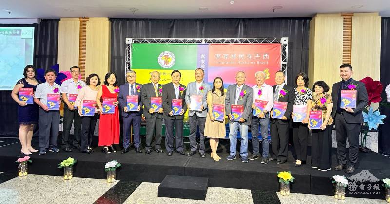 全體編輯小組合影