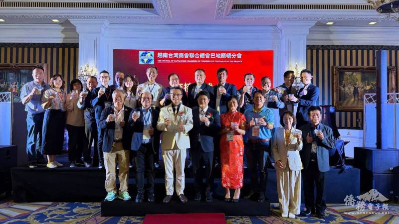 頭頓臺灣商會舉辦尾牙聚餐暨第5屆會長就職典禮合影