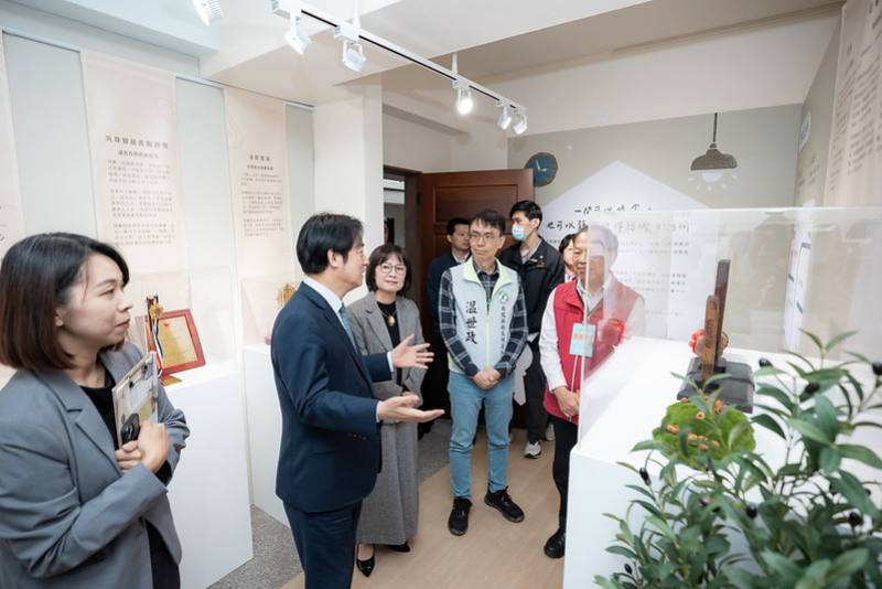 總統出席「財團法人陳綢阿嬤社會福利基金會更名揭牌暨陳綢阿嬤故事館開幕活動」