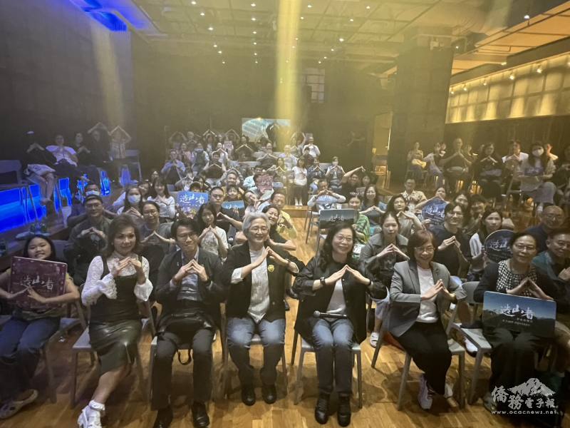 Central World 百貨公司內 TK PARK放映現場，座無虛席會後合影