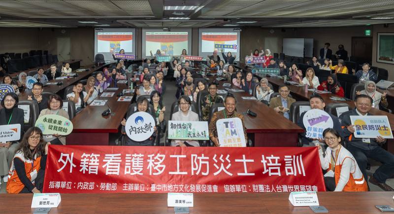 副總統與出席人員合影