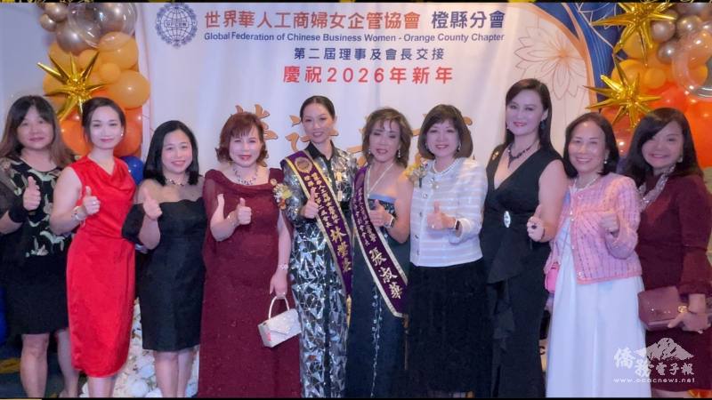 來賓們恭賀世華橙縣分會完成會長交接任務