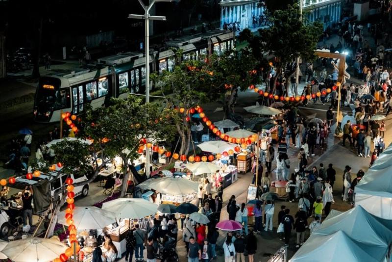 高雄2026年春節慶典「駁二小夜埕」，以「好日子」為主題，將有逾250個文創品牌及美食攤位參加，提供民眾走春選擇。（高雄市文化局提供）