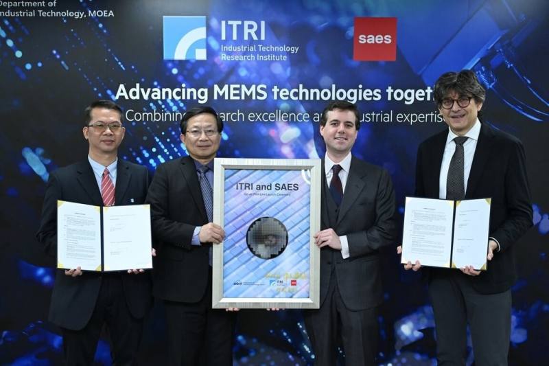 工研院9日宣布，攜手SAES共同啟動高真空封裝吸氣技術試製產線，左起為工研院智慧感測與系統科技中心組長林靖淵、工研院協理蘇孟宗、SAES集團董事Giulio Della Porta、SAES集團商務總監Stefano Giorgio。（工研院提供）