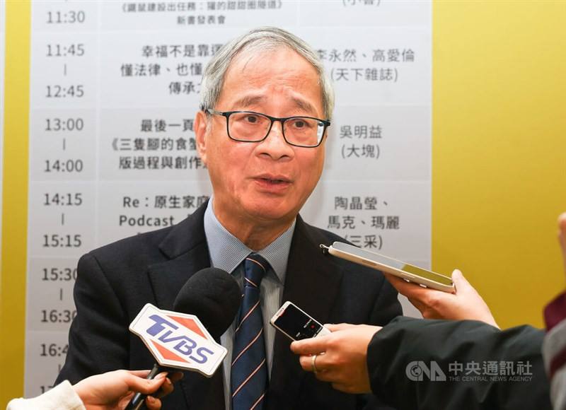 Culture Minister Li Yuan speaks to reporters about the controversial film The Century Bloodshed ahead of the closing ceremony of the Taipei International Book Exhibition on Sunday. CNA photo